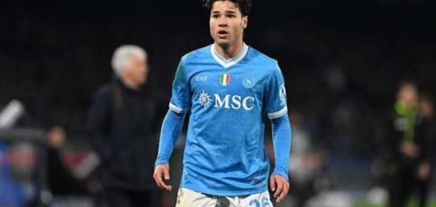 الاتحاد المكسيكي يراقب موهبة نابولي أنطونيو فيرغارا